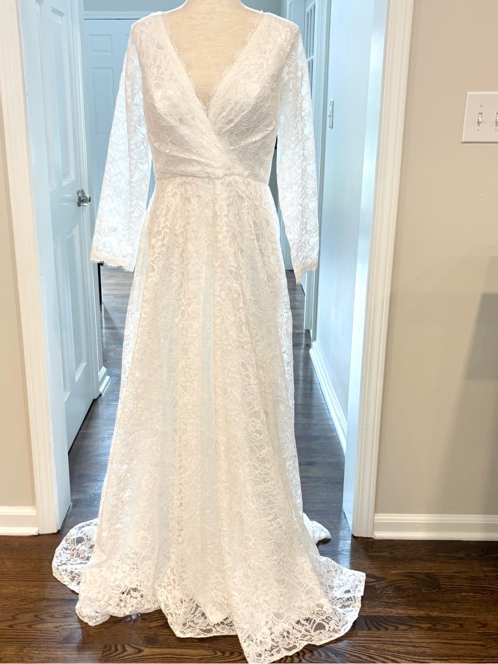 NEW White Lace Wedding Dress Size 12 Long Sleeve V-Neck Bridal Gown